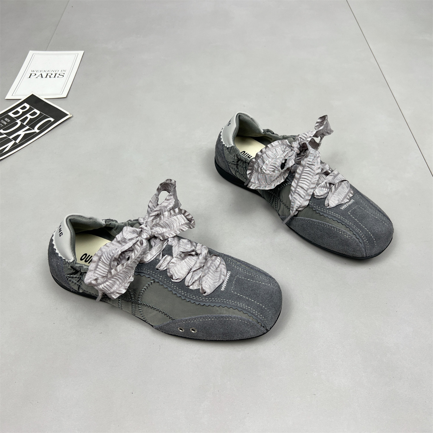 真皮平底芭蕾2.5cm德训鞋女2026秋新款拼接百搭休闲运动系带板鞋