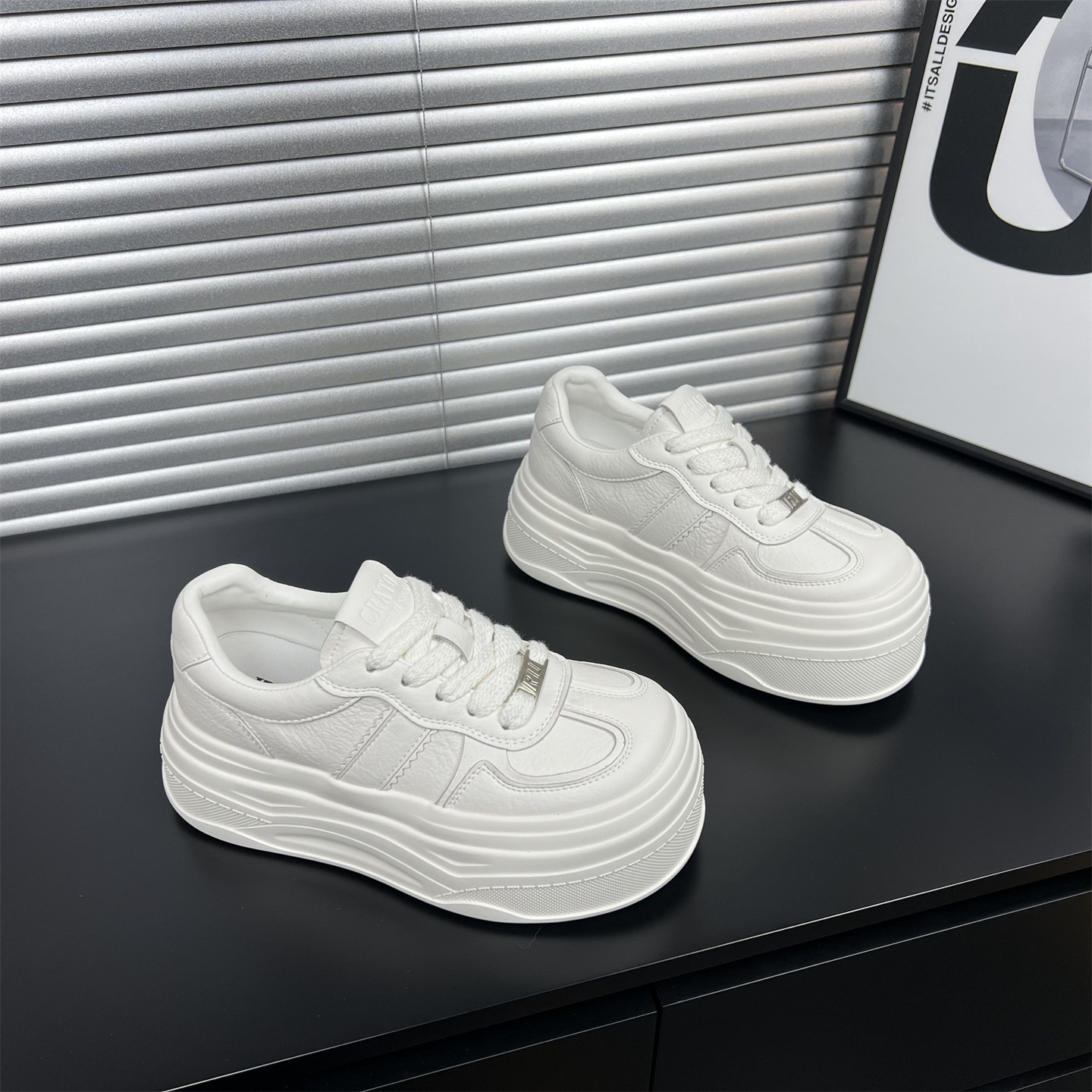 真皮小个子6cm厚底小白鞋女2026春季新款增高轻便运动休闲松糕鞋