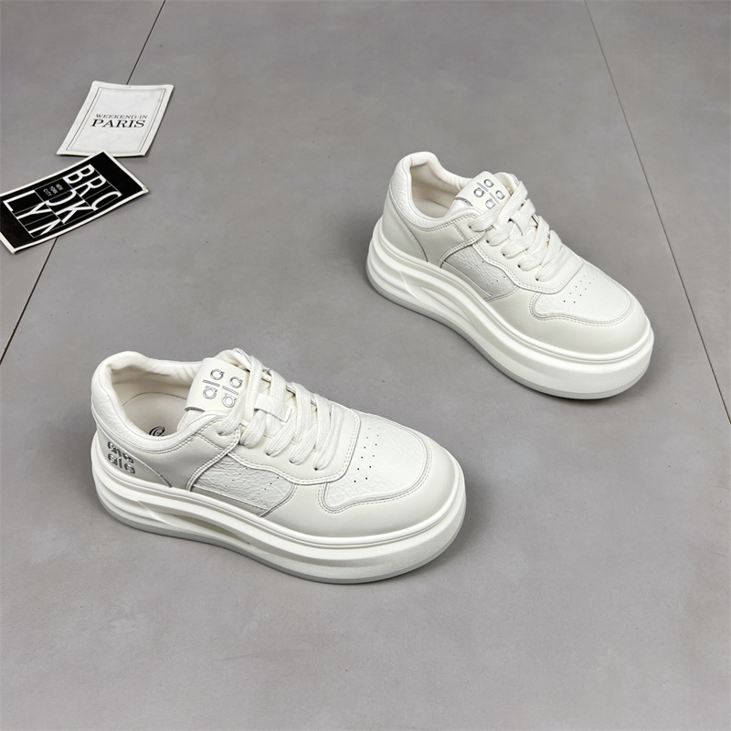 真皮小个子增高松糕鞋女休闲小白鞋2025秋季吸膜底软底厚底板鞋潮