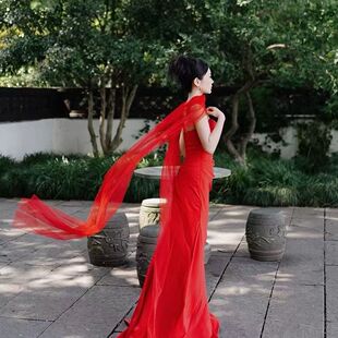 韩式高级感颈纱红色长款造型围脖婚纱礼服拖尾肩纱新娘披肩拍照