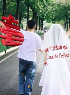 婚纱照创意外景白色红毛线粘字