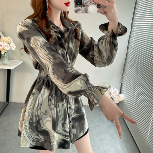 衬衣时尚 灰色遮屁股衬衫 喇叭袖 2025新款 印花显瘦松紧腰上衣秋 女款