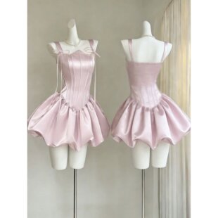 千金风粉色缎面吊带连衣裙收腰花苞裙丝绸公主蓬蓬裙裙摆型泡泡裙