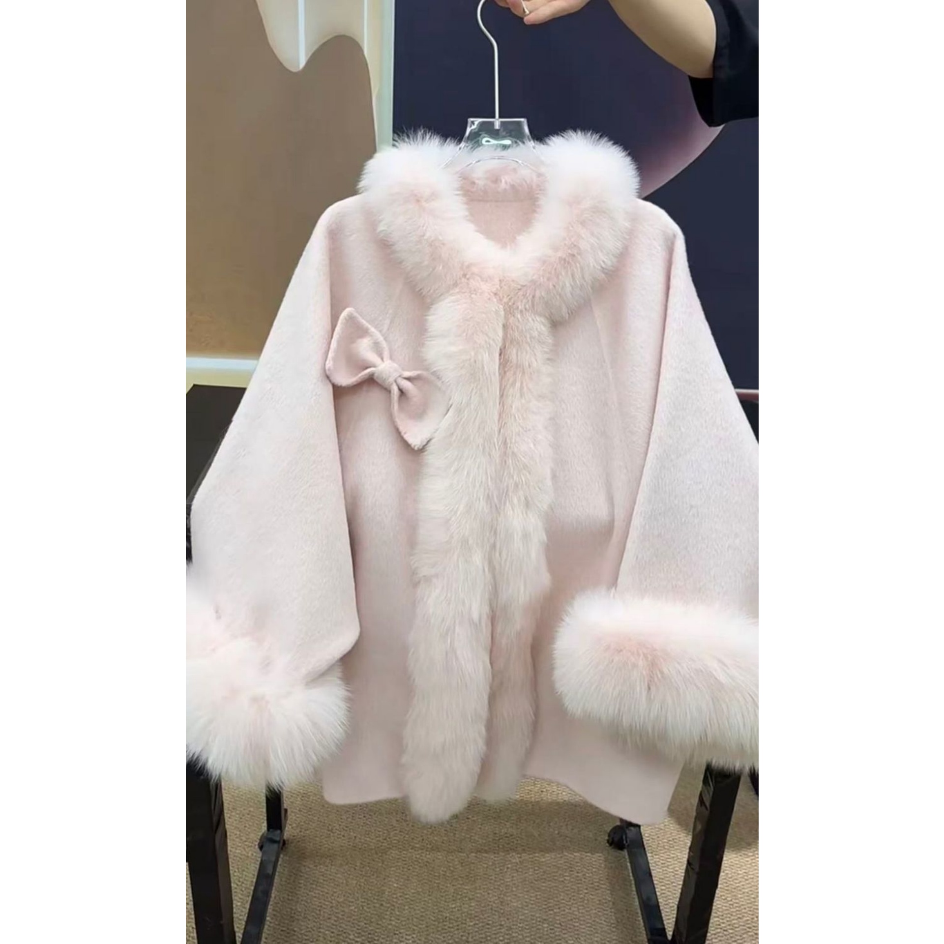 温柔风粉色气质狐狸毛领斗篷皮草大衣女蝴蝶结高级感秋冬毛毛外套