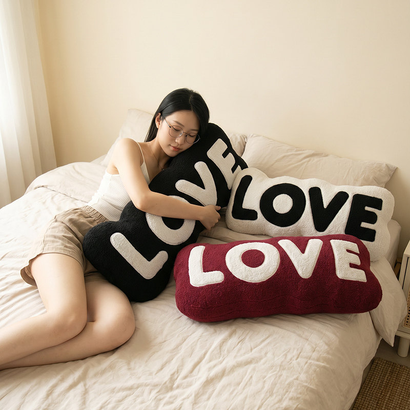 字母LOVE抱枕靠垫床头沙发家居装饰抱枕靠垫长条枕520love抱枕
