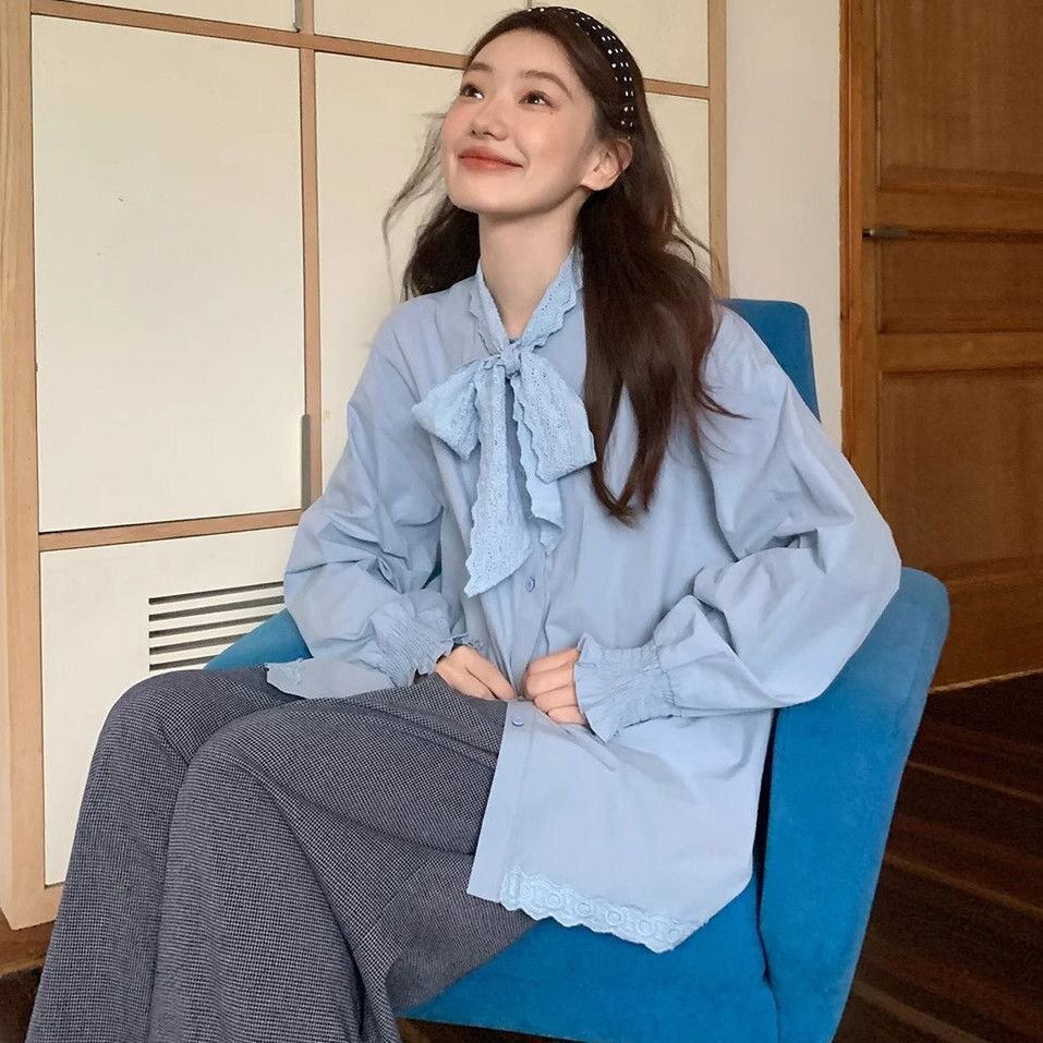 早春新款长袖衬衫女纯棉设计围巾领蝴蝶结蕾丝边拼接复古洋气内搭