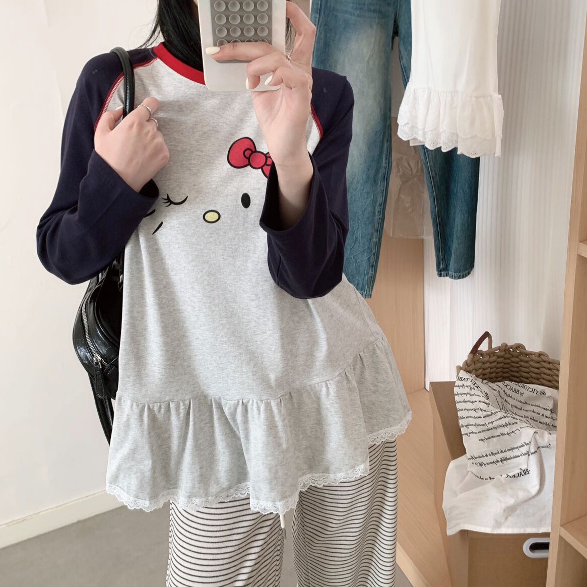 韩代款东大门春款可爱卡通KT印花纯棉圆领插肩长袖荷叶边裙摆T恤
