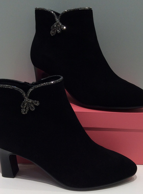 哈森HARSON正品2025冬季新款高粗跟尖头水钻优雅女短靴HA257909