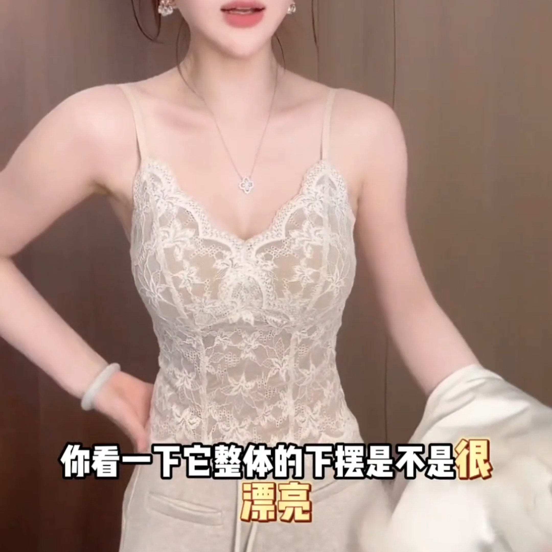 新款蕾丝吊带背心背心内搭保暖内衣女带胸垫2025秋冬法式打底衫品