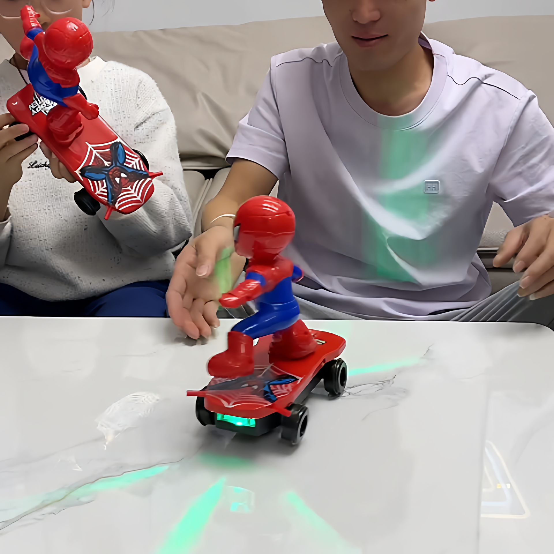 蜘蛛特技滑板车玩具抖音网红爆款儿童电动男孩玩具翻滚声光可充电