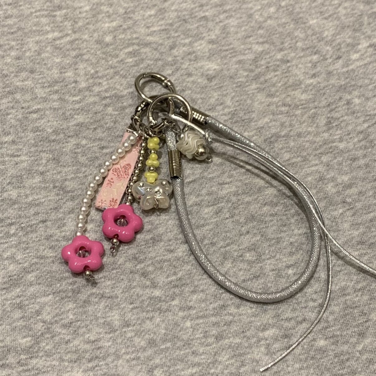 GIF韩系小清新玫红花朵流苏手手链
