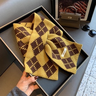 韩代款纯羊毛穿插小围巾简便提花菱形格子围脖博主春达黄色灰色女