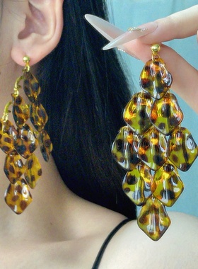 轻奢豹纹亮片白色圆形贝壳流苏耳环复古港风时尚优雅高级耳饰女