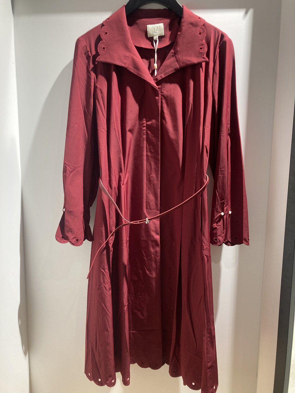 玖*正品剪吊牌酒红色春新款女翻风衣
