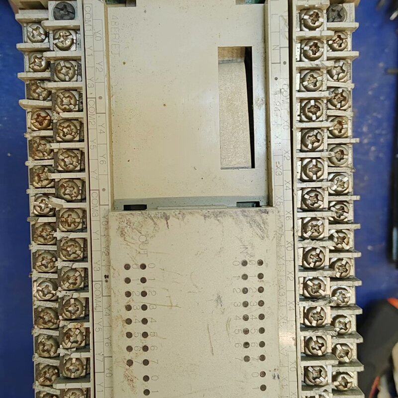 三菱PLC模块FX2N-48ER，实物拍摄，拆机件。外壳有破--议价商品