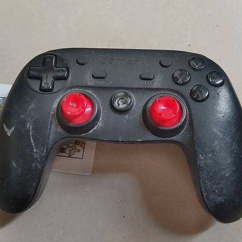 Gamesir G3盖世小鸡蓝牙手柄 ，通电正常，摇杆磨损，--议价商品