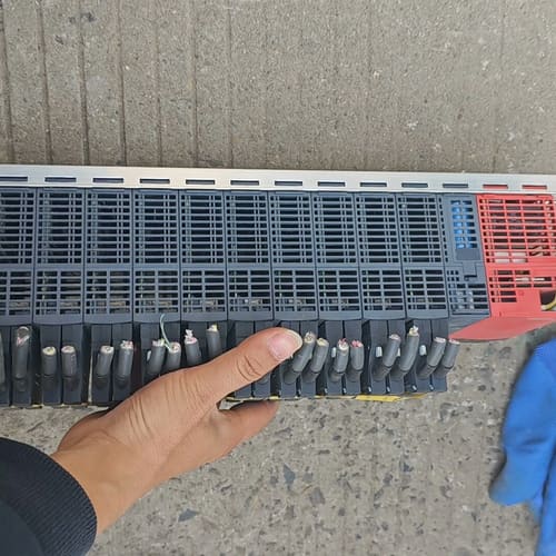 三菱PLC模块出售，包含电源和多种接口模块。设备从机器上拆下--