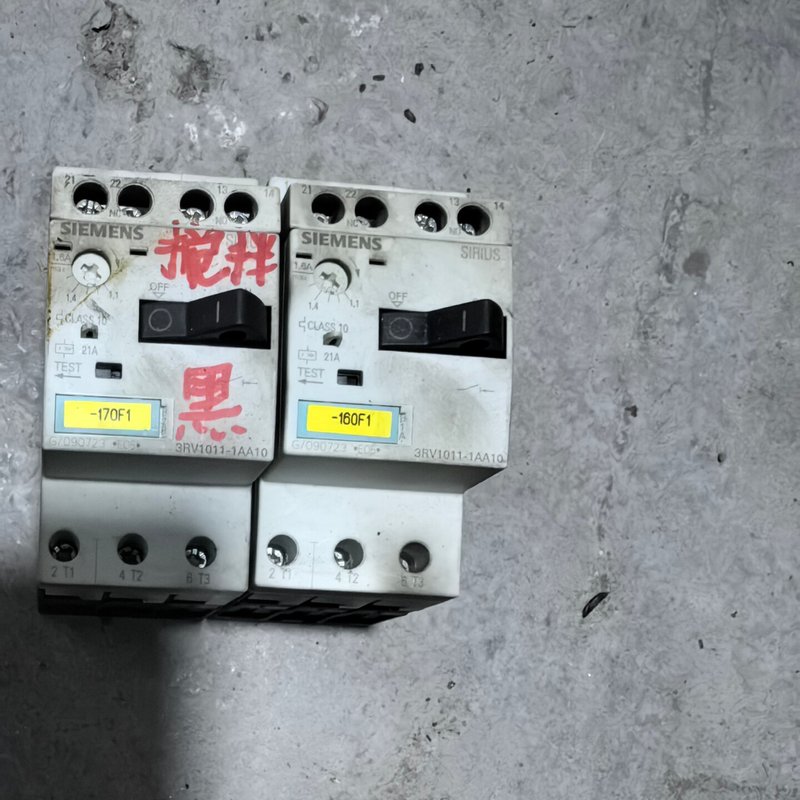西门子断路器3RV1011-1AA10,型号标注清晰。德国制--议价商品