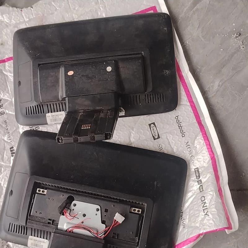 奔驰E300后排显示屏 屏幕无破损，屏幕包好，其他功能配--议价商