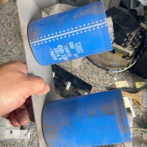 日本黑金刚电容，型号U36F，450V 5300uF，底部带--议价商品