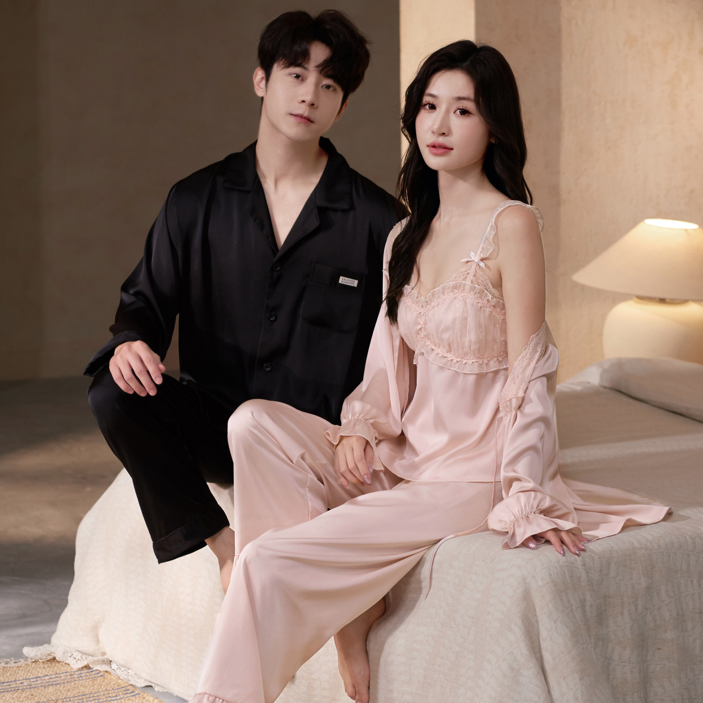 情侣睡衣女春夏季性感吊带带胸垫三件套蕾丝轻奢家居服长袖男套装