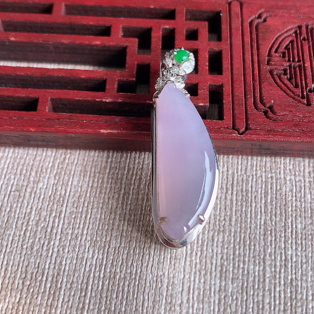 缅甸天然A货玉石翡翠老坑冰种手工精雕18K金伴钻淡紫罗兰福瓜吊坠