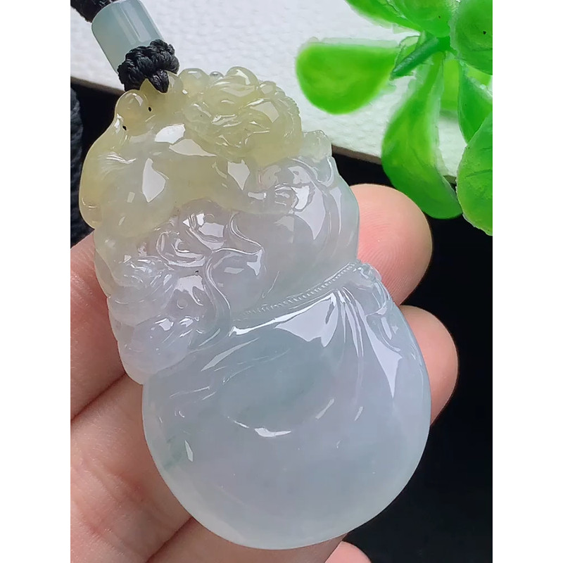 缅甸天然A货玉石翡翠 老坑冰种 手工精雕 飘黄钱袋吊坠