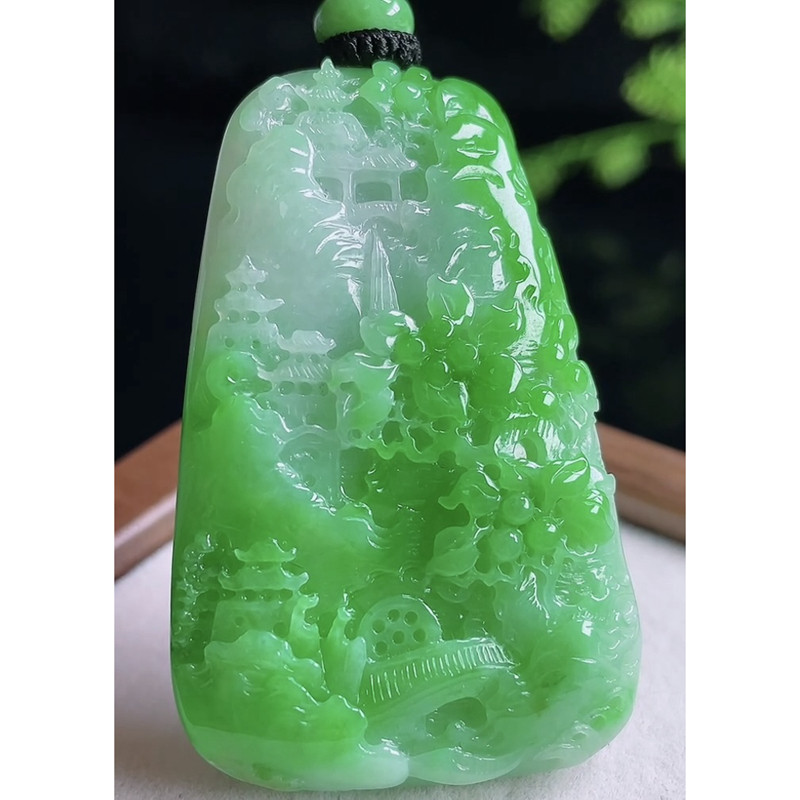 缅甸天然A货玉石翡翠 老坑冰种阳绿山水牌吊坠