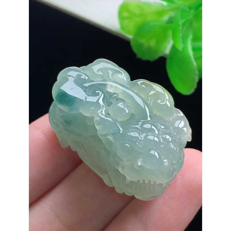缅甸天然A货玉石翡翠 老坑冰种 手工精雕 貔貅吊坠