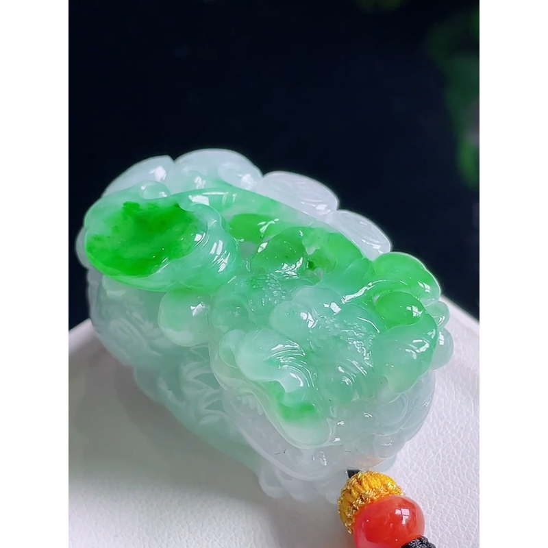 缅甸天然A货玉石翡翠挂件 精雕老坑冰种翠绿霸王貔貅吊坠