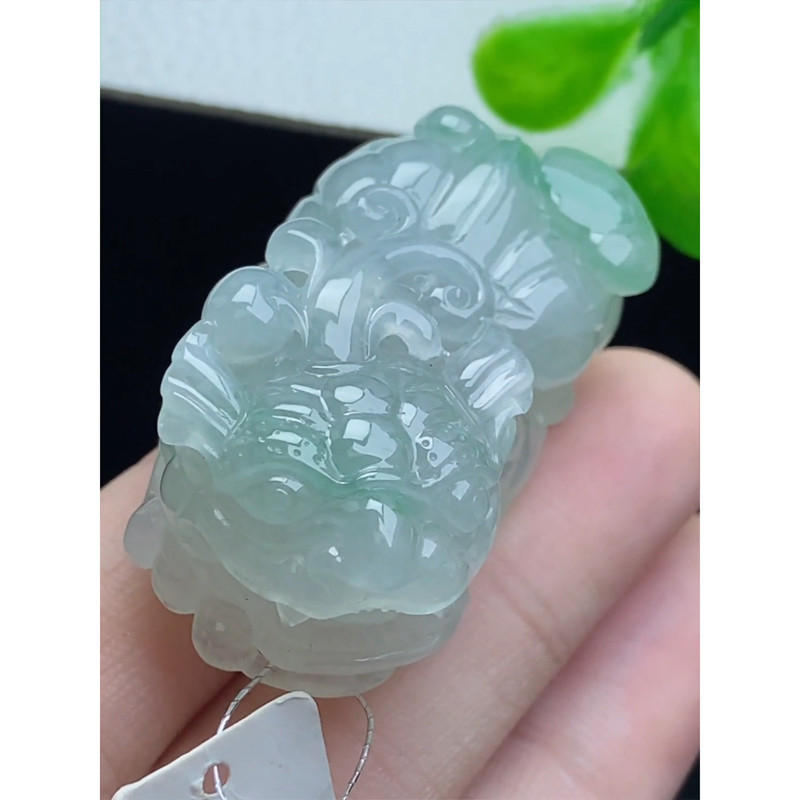 缅甸天然A货玉石翡翠 老坑冰种 手工精雕 飘花貔貅吊坠