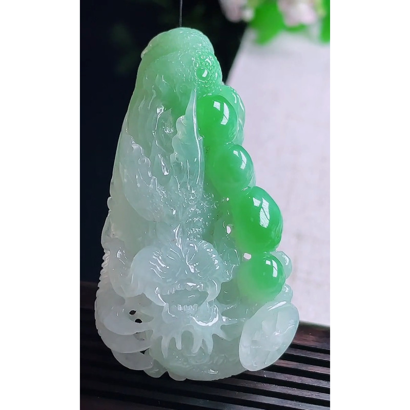 缅甸天然A货玉石翡翠挂件 精雕老坑冰种飘阳绿龙牌吊坠