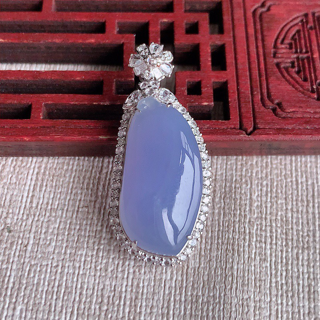 缅甸天然A货玉石翡翠 老坑冰种 手工精雕18K金伴钻紫罗兰福瓜吊坠