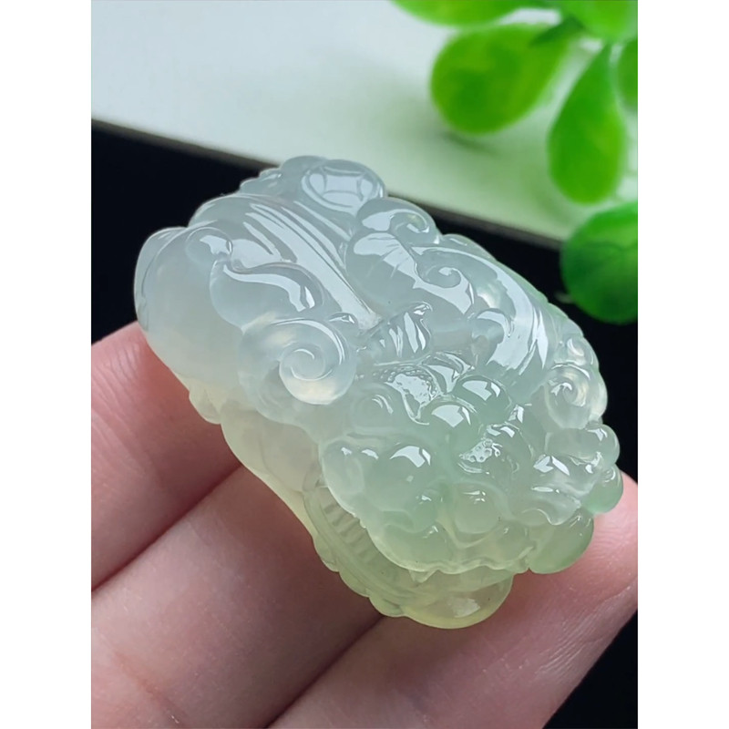 缅甸天然A货玉石翡翠 老坑冰种 手工精雕 黄翡貔貅吊坠