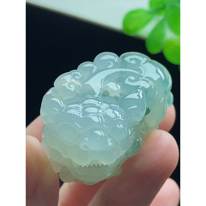 缅甸天然A货玉石翡翠 老坑冰种手工精雕飘花貔貅吊坠