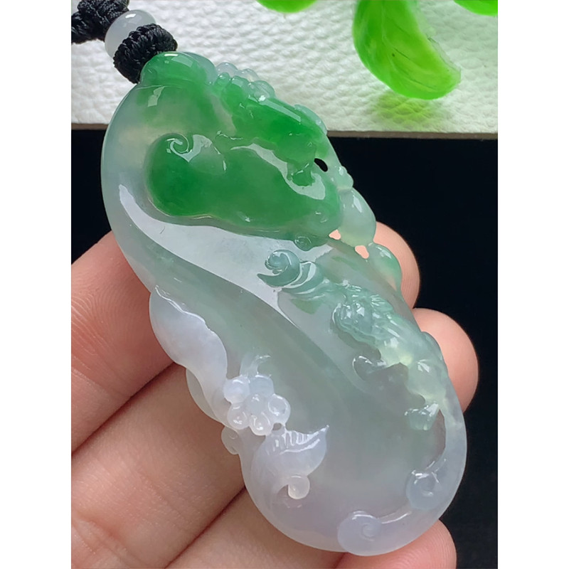 缅甸天然A货玉石翡翠 老坑冰种 手工精雕飘阳绿钱袋 吊坠