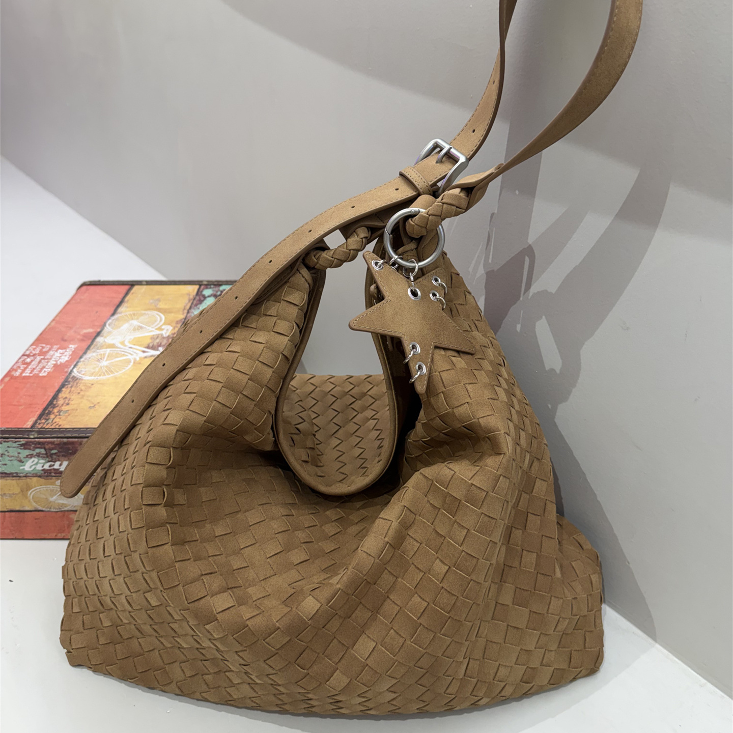 新款麂皮磨砂绒手工编织托特包