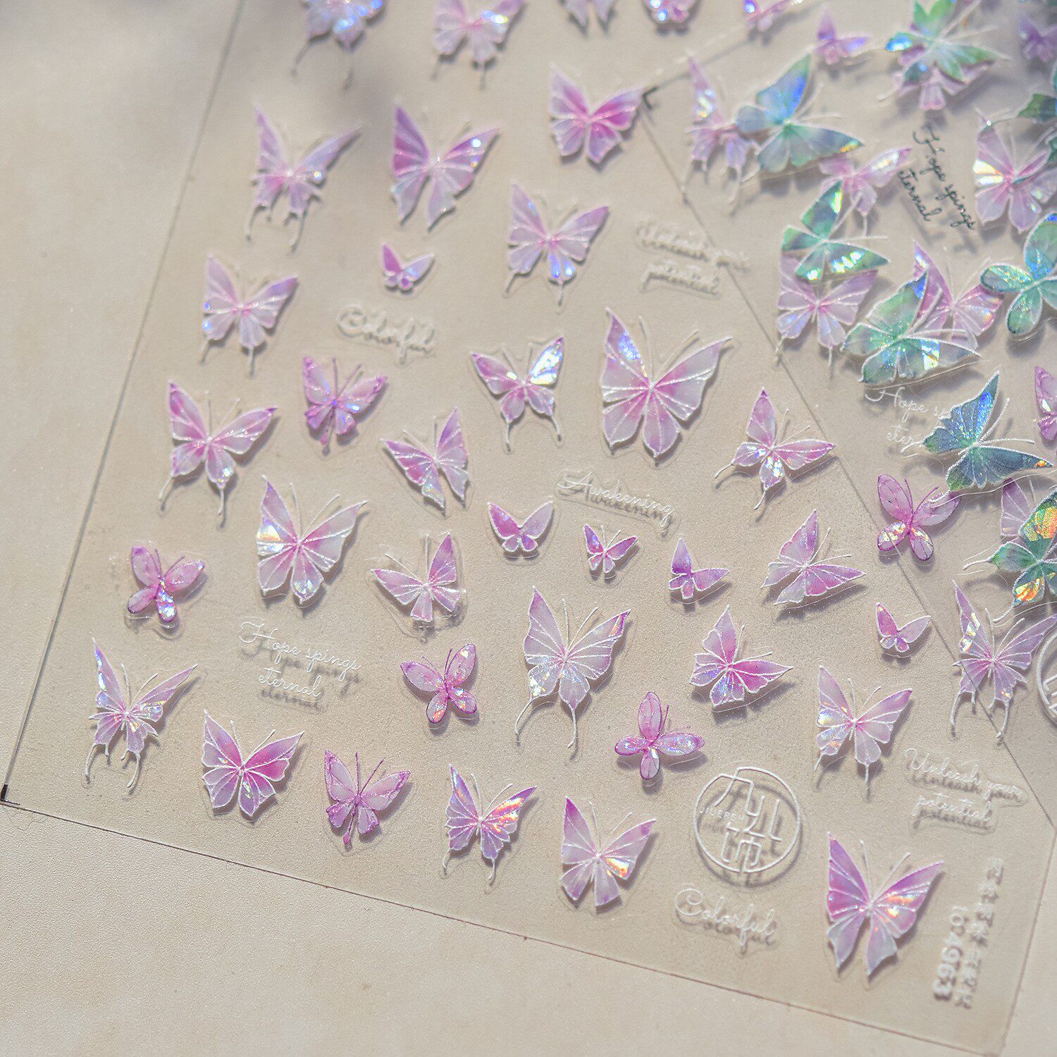 贝壳光蝴蝶美甲贴纸2025新款超仙气幻彩粉浮雕蝴蝶指甲贴网红爆款