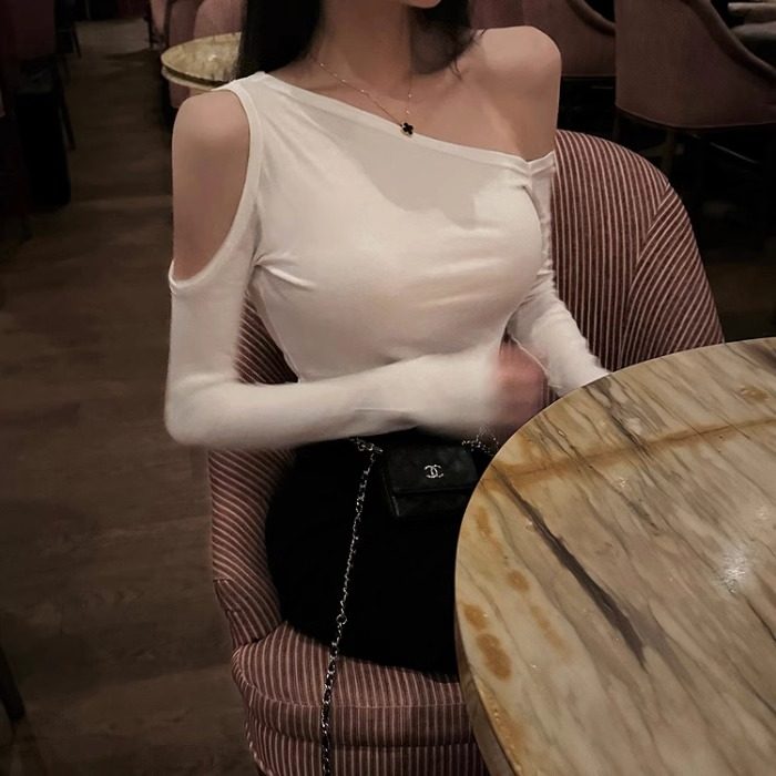 黑色修身斜肩长袖T恤女露肩上衣设计感小众不规则百搭新款打底衫,女装/女士精品,T恤,淘宝优惠券,粉丝福利购,淘宝优惠卷