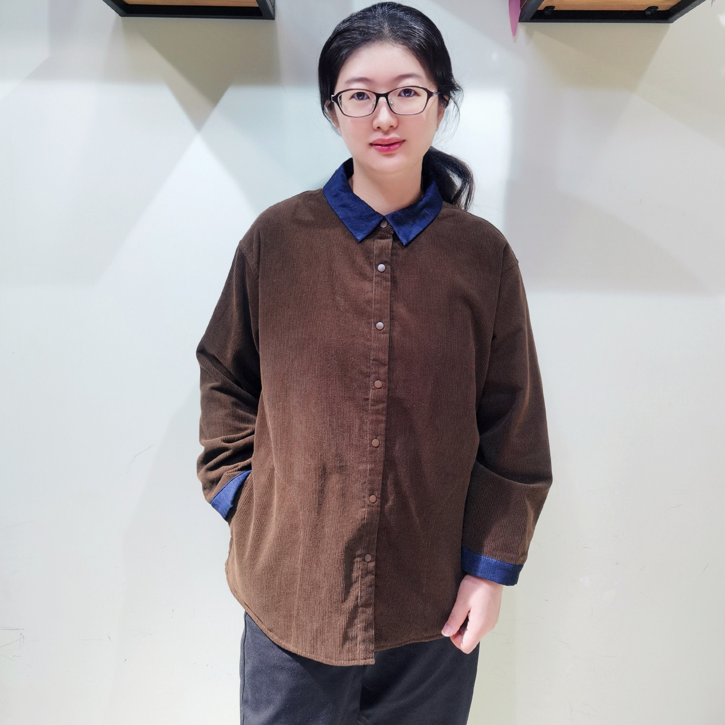 YUN韫2025冬装单排扣撞色灯芯绒阔版女棉衣短外套夹棉厚衬衫 5986