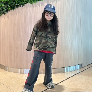 闲闲家 秋新款儿童企鹅字母刺绣迷彩连帽外套男女童拉链卫衣开衫