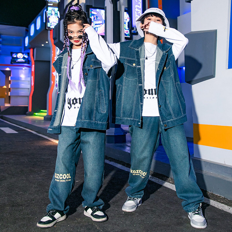 街舞儿童潮服hiphop春夏男童定制牛仔套装童装走秀演出服女爵士舞