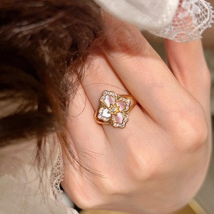 中古轻奢高级感粉贝母幸运草戒指宫廷风甜美个性时尚设计精致指环