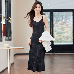 黑色吊帶連衣裙女夏2025新款 醋酸緞面法式 提花長款 裙子 高級(jí)感爆款