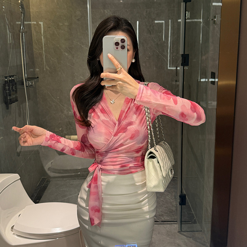 【槿上花语】粉色晕染网纱绑带上衣春V领修身显瘦温柔纯欲风长袖
