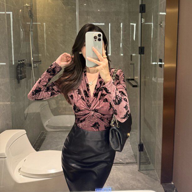 【豆沙玫瑰】复古植绒丝绒上衣女冬季V领扭结修身显瘦小众打底衫