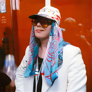 GD权志龙jennie同款梵文马蹄印花丝巾男女方巾头巾多穿法街舞抹胸