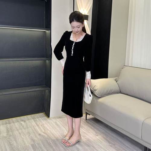 U型领纯色修身刺绣镂空连衣裙