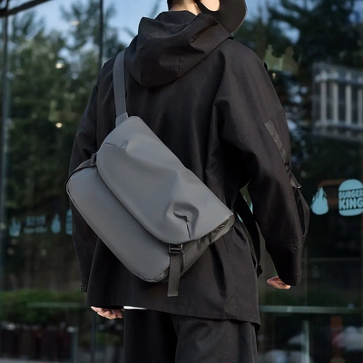 旅游单间肩斜挎男生出行小背包轻便包小挎包男士高级感青少年外出