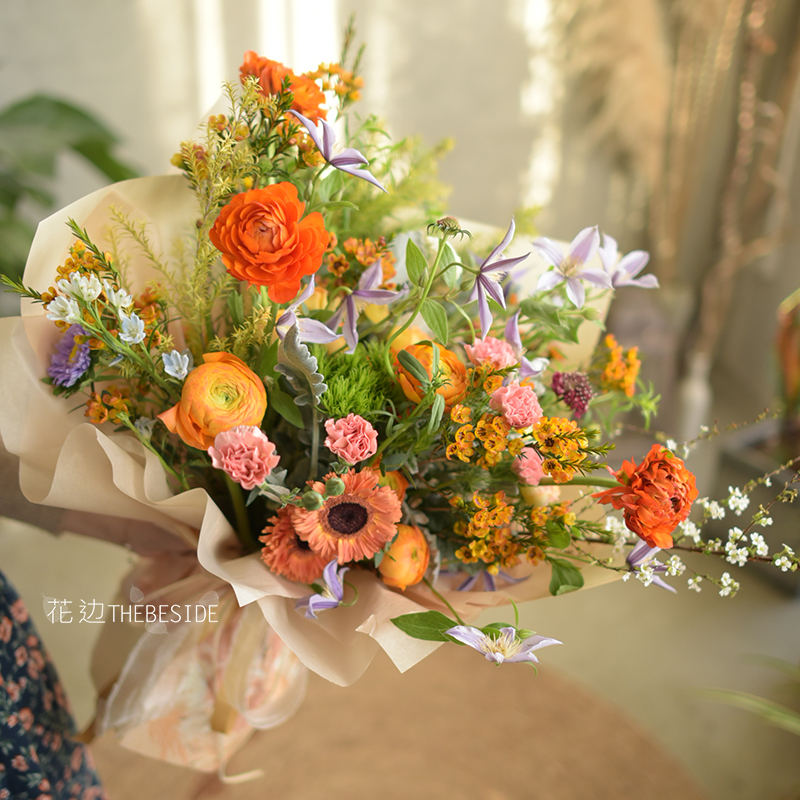 橘子铁线莲节日鲜花混搭